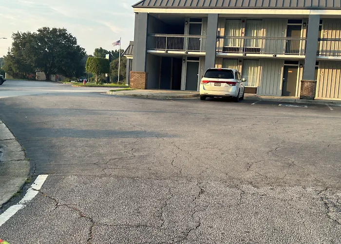 Days Inn By Wyndham Hinesville Near Fort Stewart